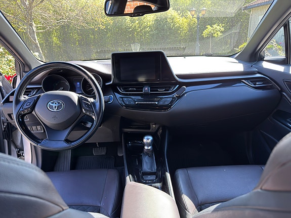 Toyota C-HR 10 of 12