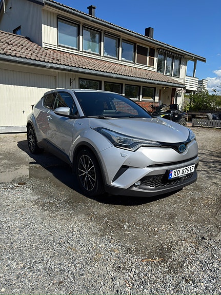 Toyota C-HR 7 of 12
