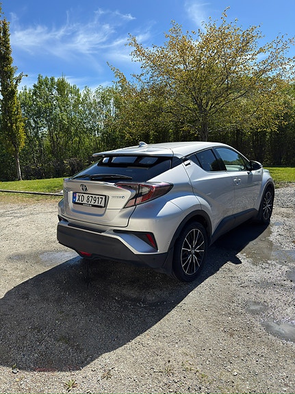 Toyota C-HR 5 of 12