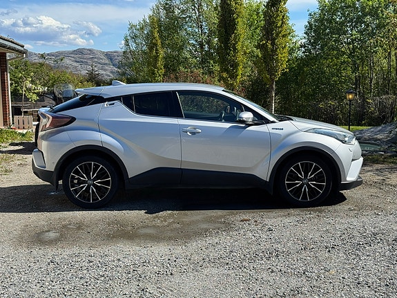Toyota C-HR 6 of 12