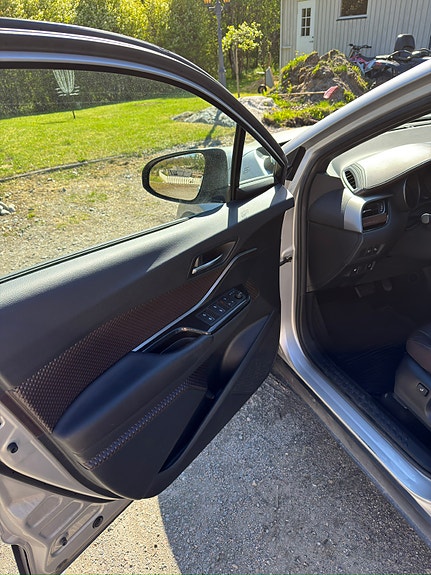 Toyota C-HR 9 of 12