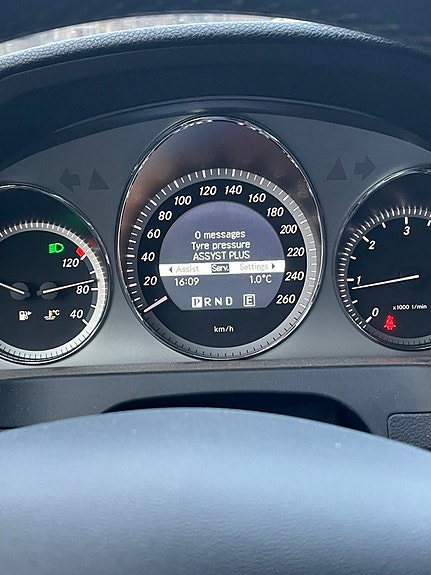 Mercedes-Benz C200 5 of 12