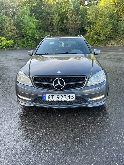 Mercedes-Benz C200 2 of 12