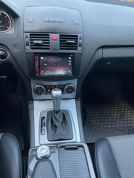 Mercedes-Benz C200 6 of 12
