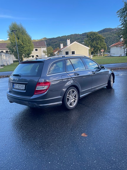 Mercedes-Benz C200 3 of 12
