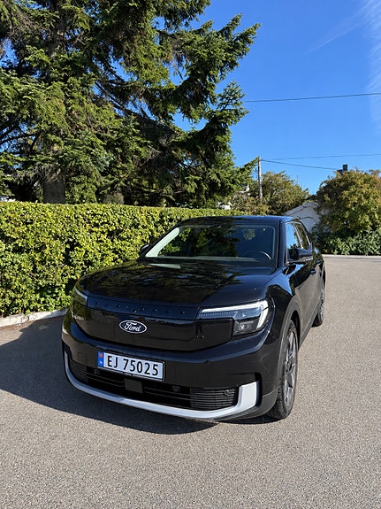 Ford Explorer 2 of 9