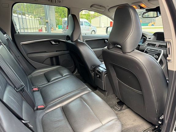 Volvo XC70 14 of 19