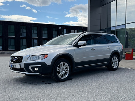 Volvo XC70 2 of 19