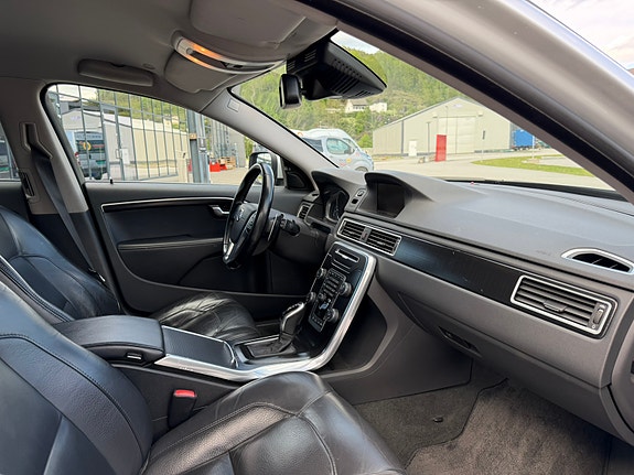 Volvo XC70 15 of 19