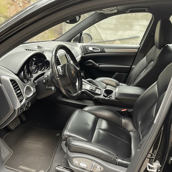 Porsche Cayenne 3 of 19