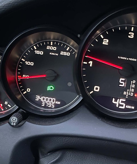 Porsche Cayenne 10 of 19