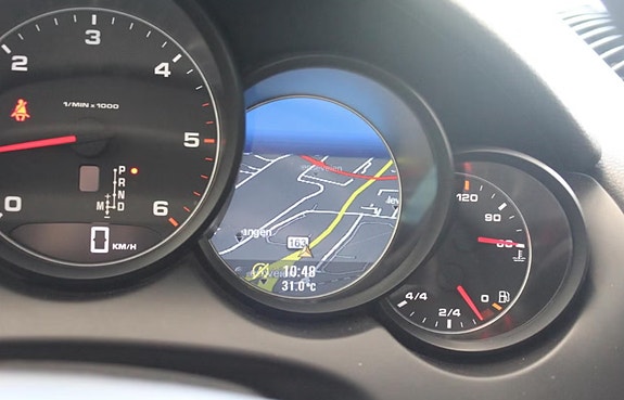 Porsche Cayenne 11 of 19