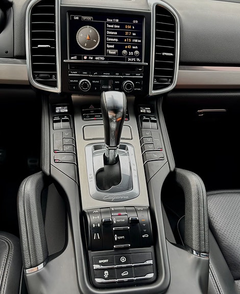 Porsche Cayenne 13 of 19