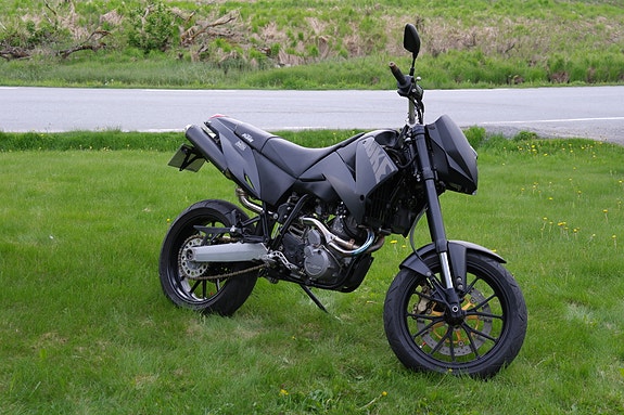 KTM LC4 640 Duke 2 of 5