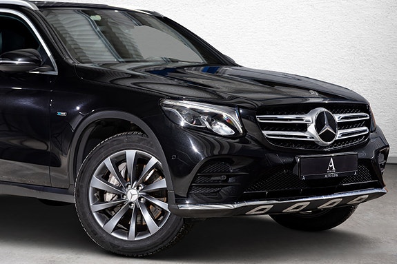 Mercedes-Benz GLC350 e 2 of 5