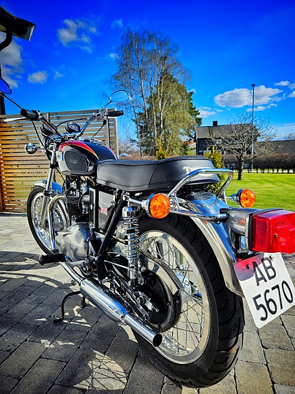 Triumph Bonneville T120 4 of 18