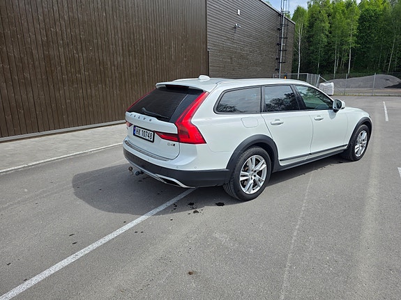 Volvo V90 Cross Country 3 of 5