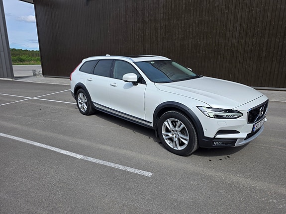 Volvo V90 Cross Country 4 of 5
