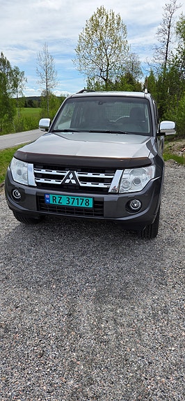 Mitsubishi Pajero 2 of 6
