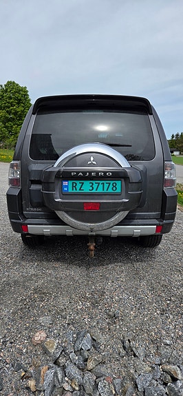 Mitsubishi Pajero 4 of 6