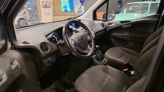 Ford Transit Courier 5 of 5