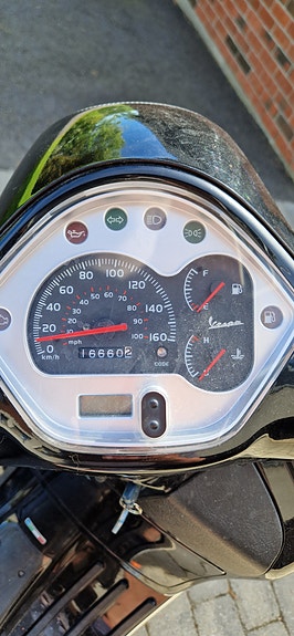 Vespa GTS 125 2 of 4