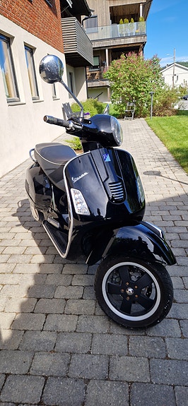 Vespa GTS 125 3 of 4
