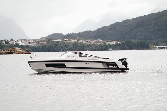 Ibiza 811 Touring 2 of 5