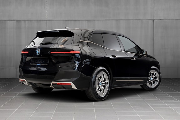 BMW iX 5 of 5