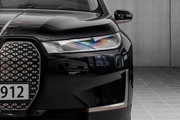 BMW iX 4 of 5