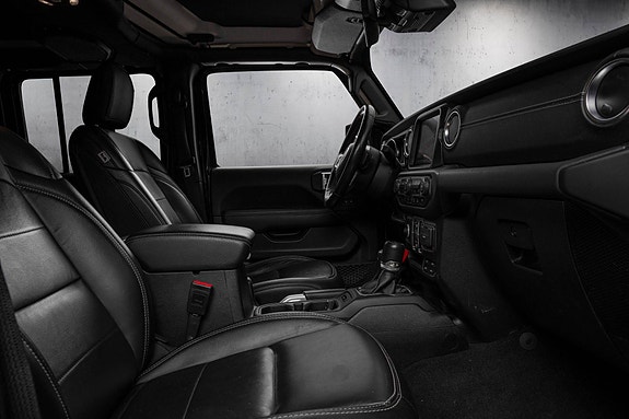 Jeep Wrangler 21 of 24