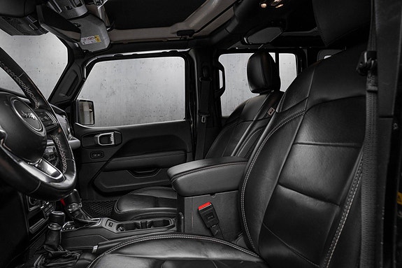 Jeep Wrangler 18 of 24