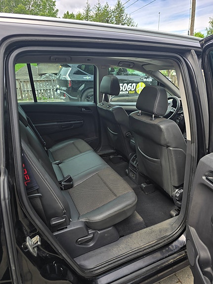 Opel Zafira 2 of 5