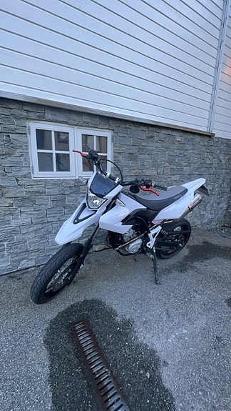 Yamaha WR 125 X 9 of 12