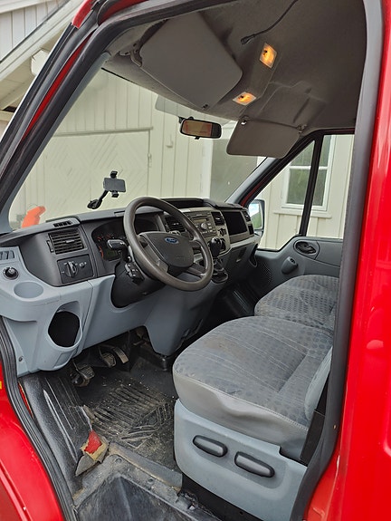 Ford Transit 350L Van 11 of 18