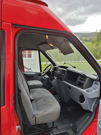 Ford Transit 350L Van 13 of 18