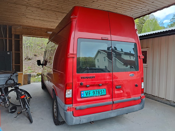 Ford Transit 350L Van 4 of 18