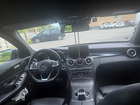 Mercedes-Benz C200 9 of 15
