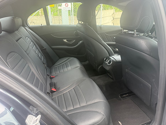 Mercedes-Benz C200 10 of 15