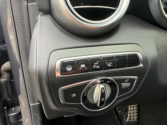 Mercedes-Benz C200 11 of 15