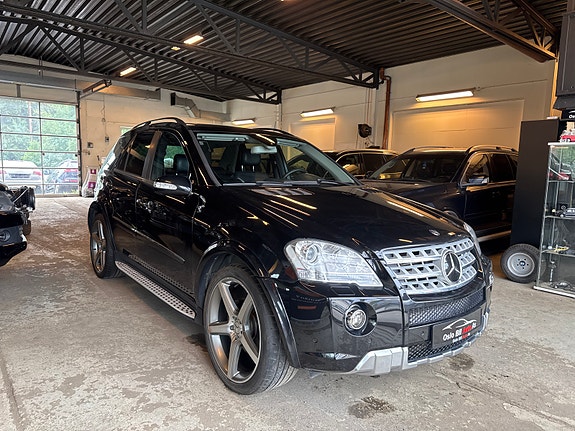 Mercedes-Benz ML320 2 of 5