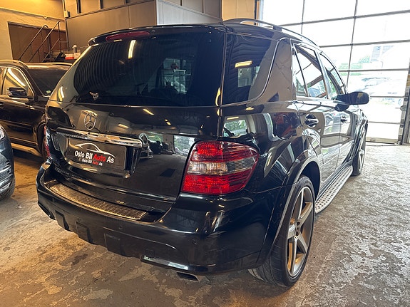 Mercedes-Benz ML320 5 of 5
