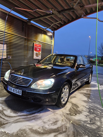 Mercedes-Benz S320 3 of 5
