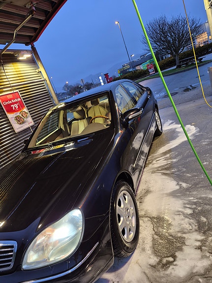Mercedes-Benz S320 4 of 5