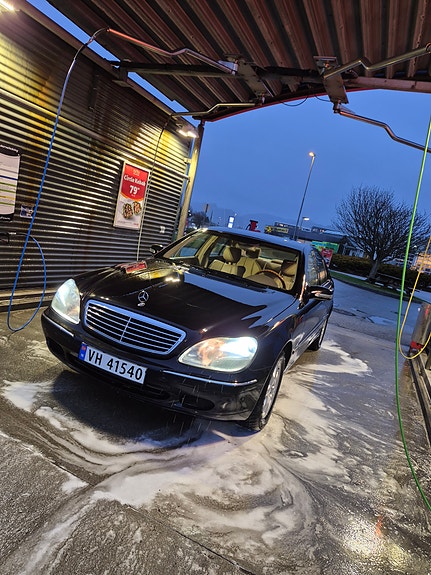 Mercedes-Benz S320 2 of 5