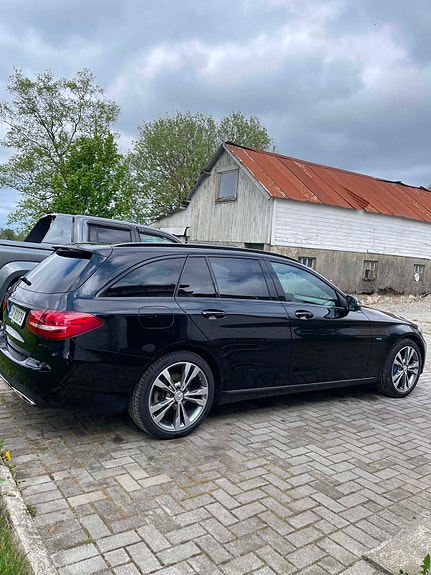 Mercedes-Benz C350 3 of 5