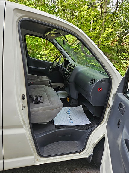 Toyota HiAce 17 of 28