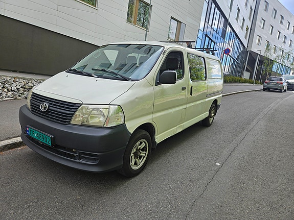 Toyota HiAce 2 of 28