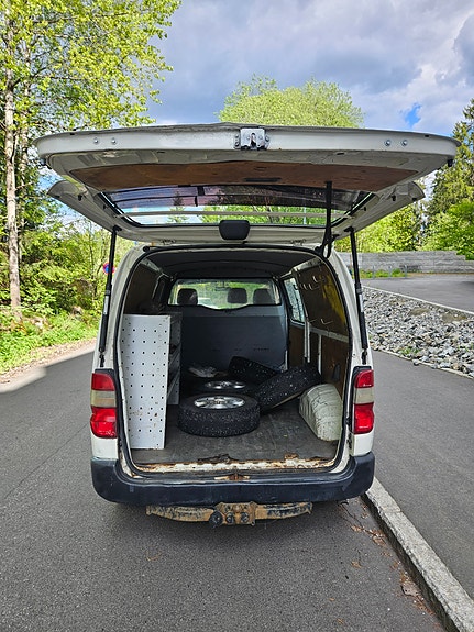 Toyota HiAce 8 of 28