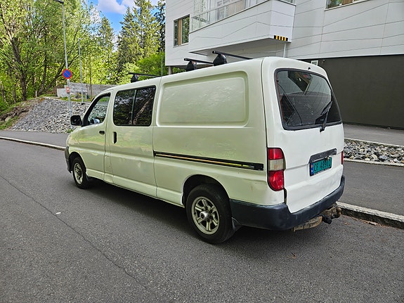 Toyota HiAce 3 of 28